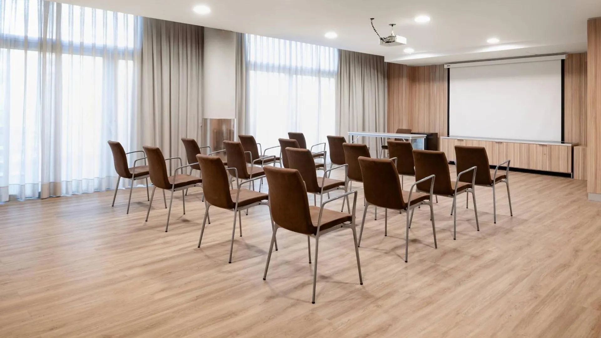 Ac Hotel Som By Marriott L'Hospitalet de Llobregat 4*,  España