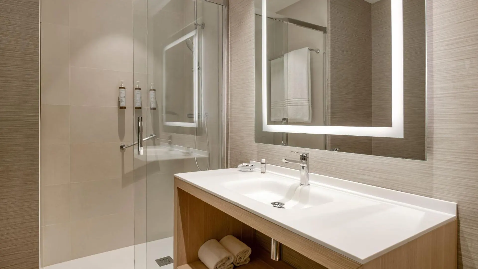 Ac Hotel Som By Marriott L'Hospitalet de Llobregat