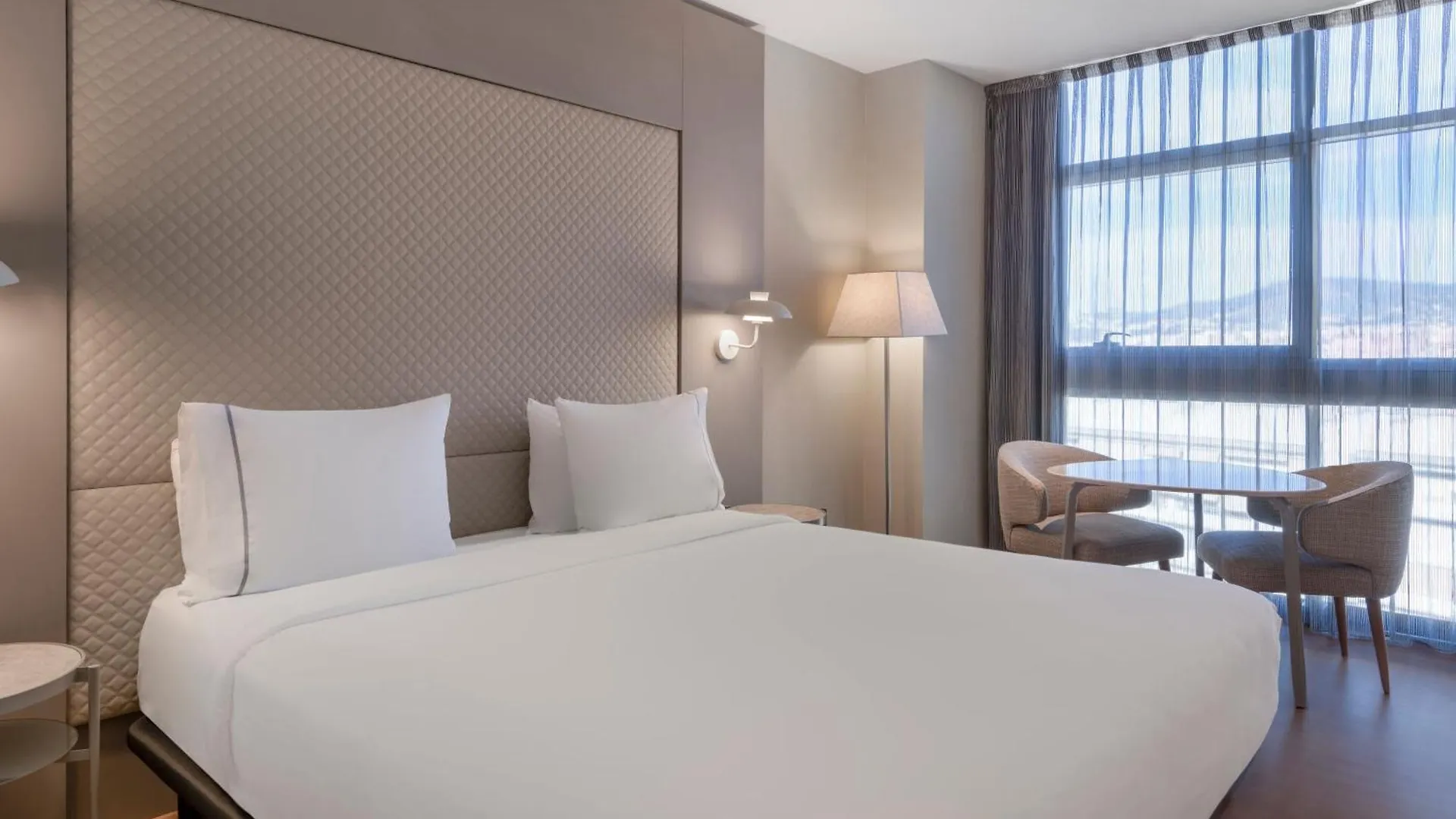 Ac Hotel Som By Marriott L'Hospitalet de Llobregat 4*,